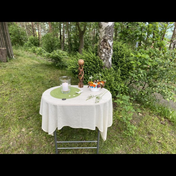 Kleine Zeremonie im Wald